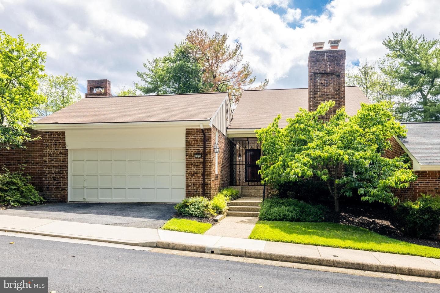 2808 Oakton Manor Court photo 1