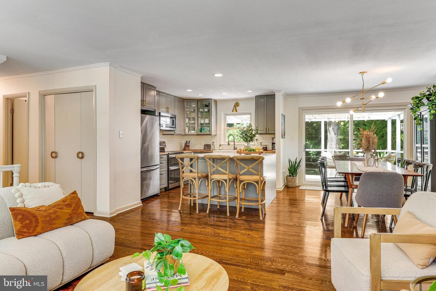10232 Vale Road photo 13