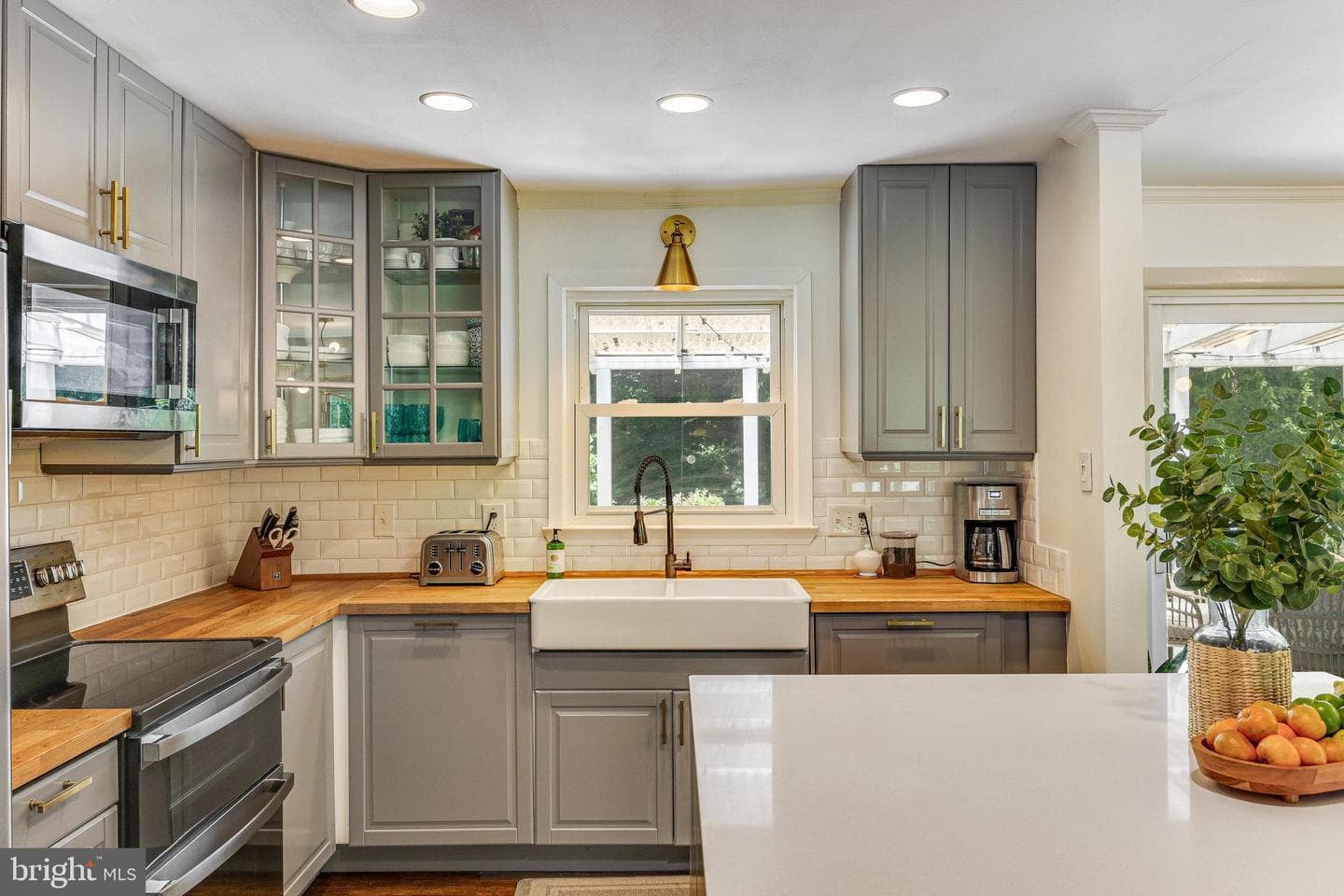 10232 Vale Road photo 16