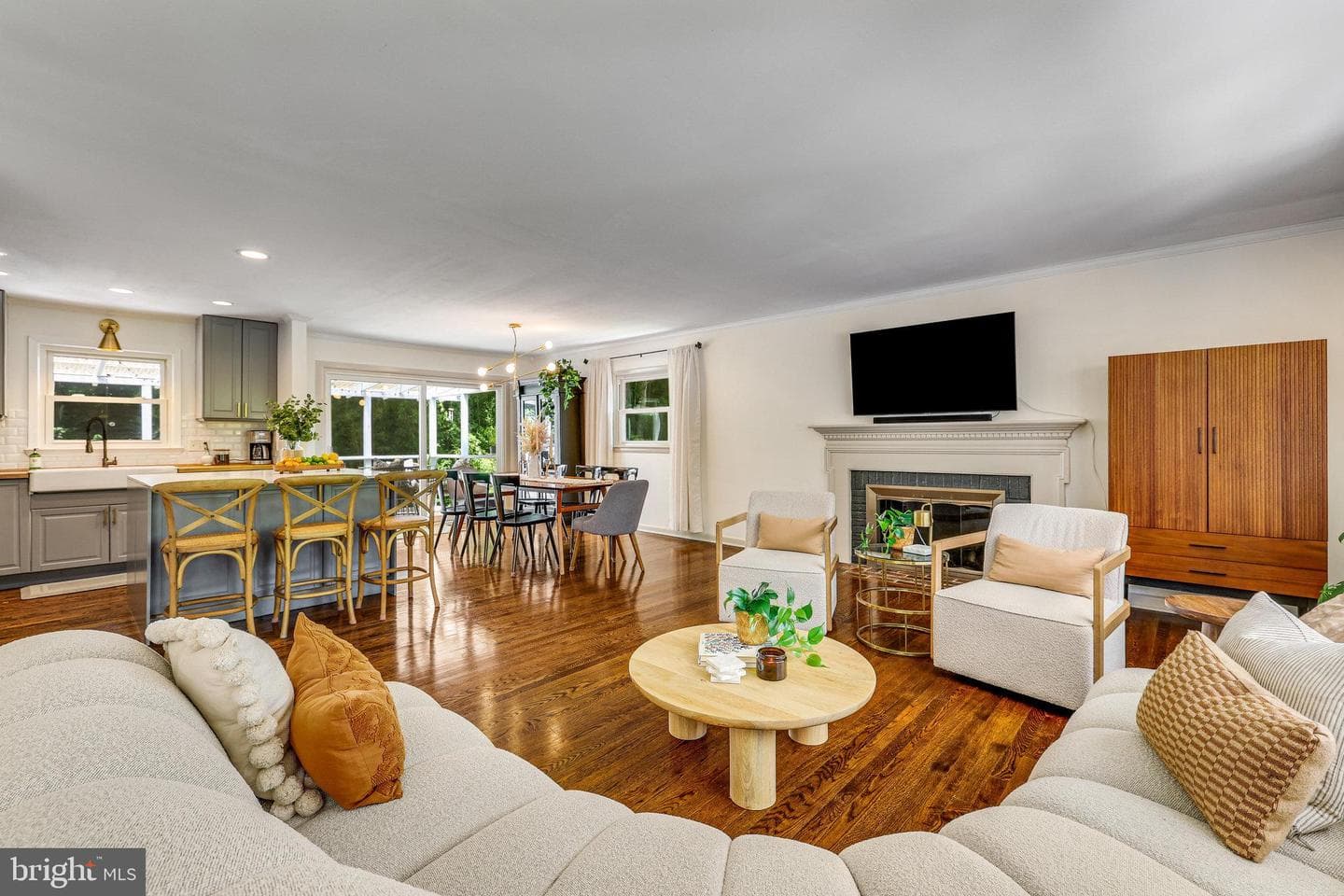 10232 Vale Road photo 7