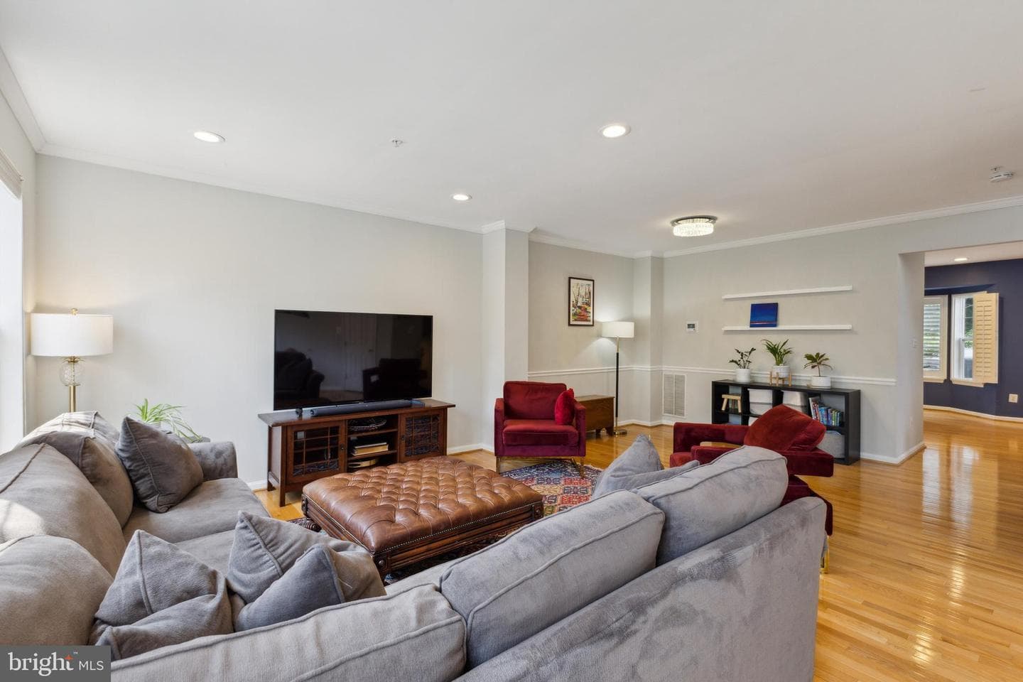 4782 Thornbury Drive photo 2