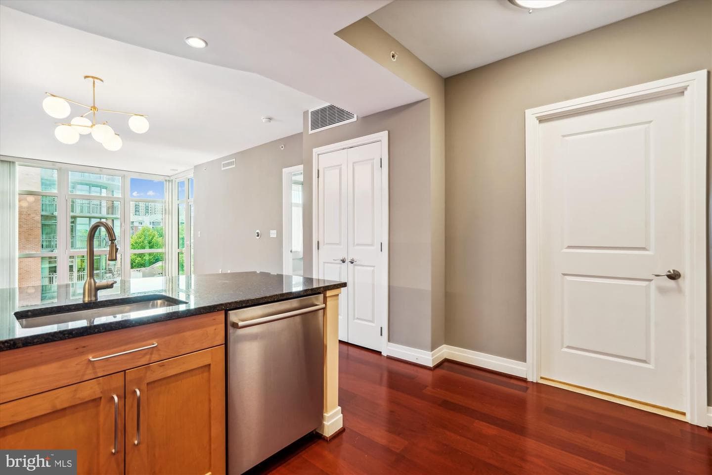 8220 Crestwood Heights Drive #618 photo 5