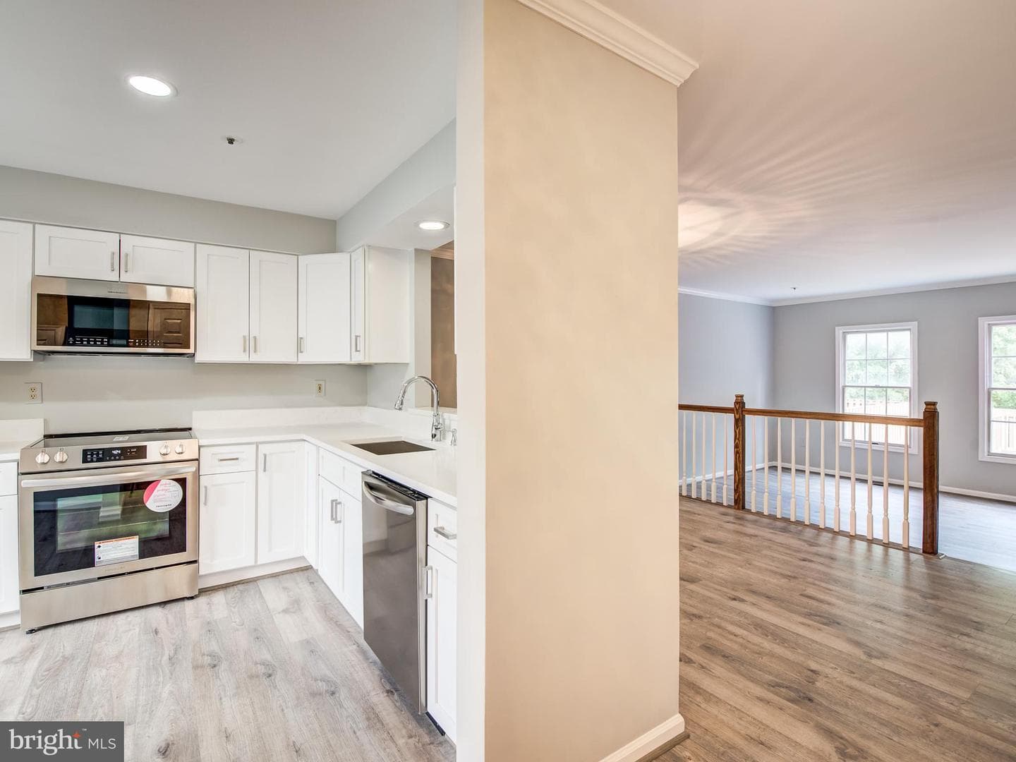 6454 Selby Court photo 4