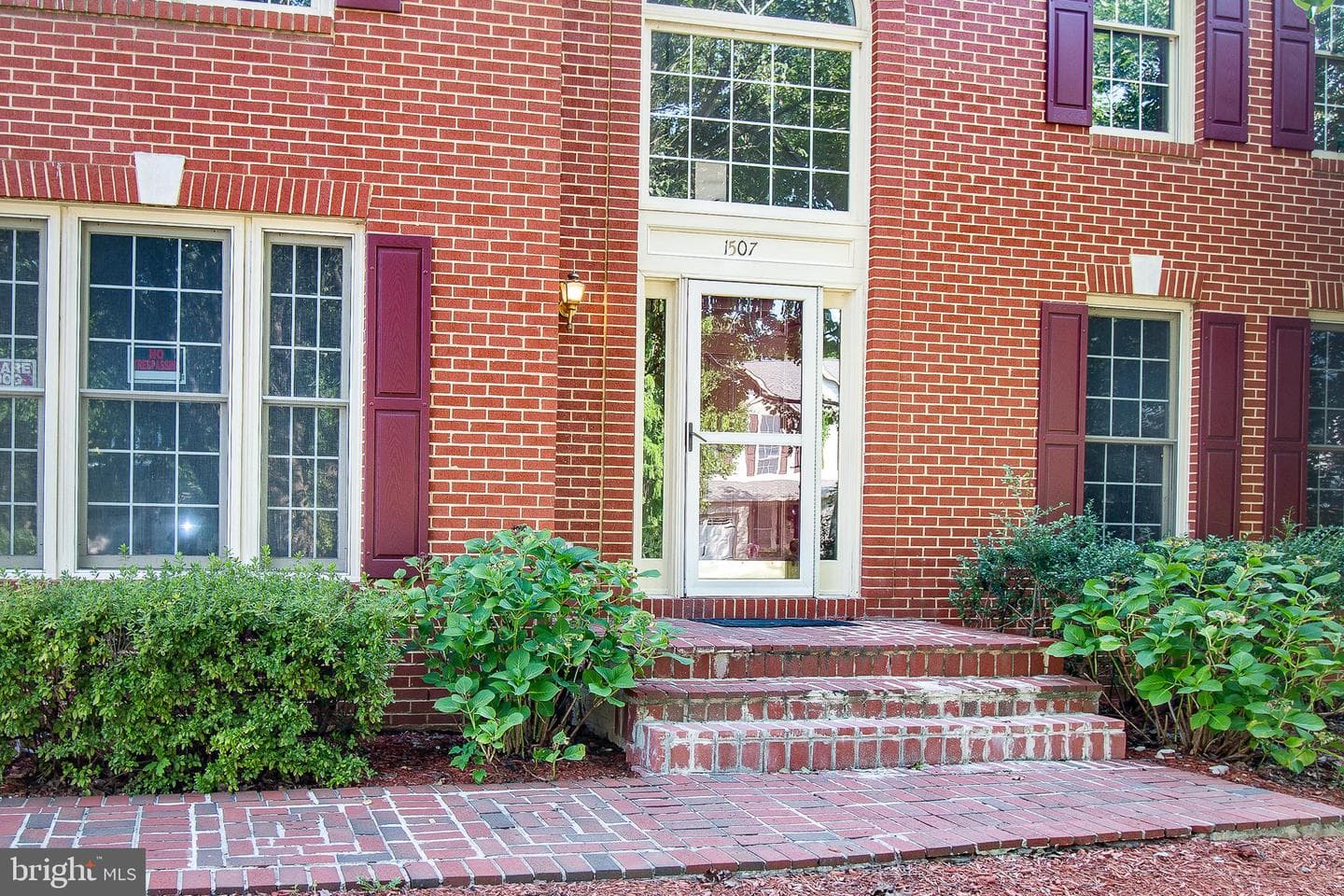 1507 Summerset Place photo 3