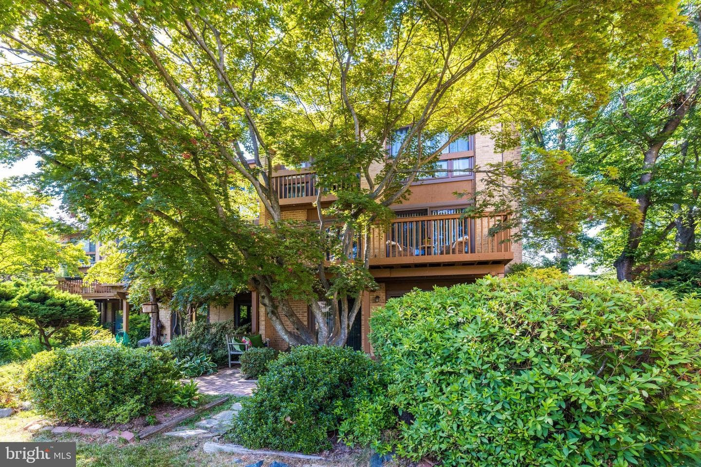 2025 Lakewinds Drive photo 10