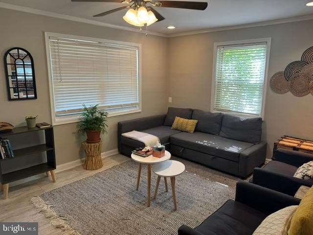 2821 E Lee Avenue photo 2