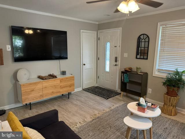 2821 E Lee Avenue photo 3