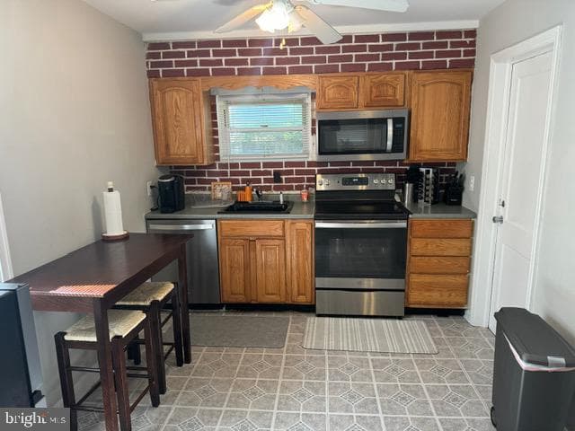 2821 E Lee Avenue photo 4