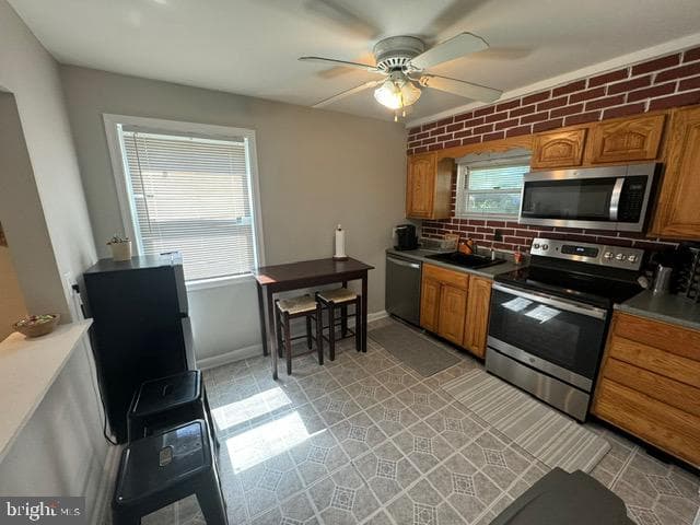 2821 E Lee Avenue photo 5