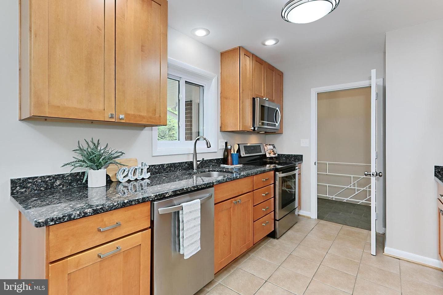 6534 Kerns Road photo 15