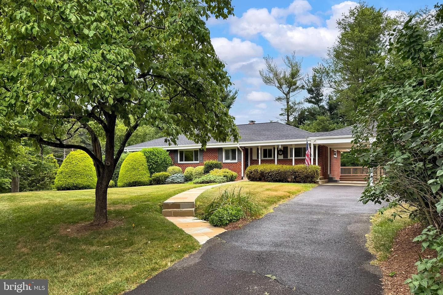 6534 Kerns Road photo 2