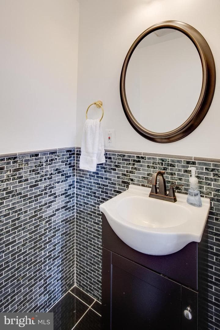6003 Frederick Street photo 27