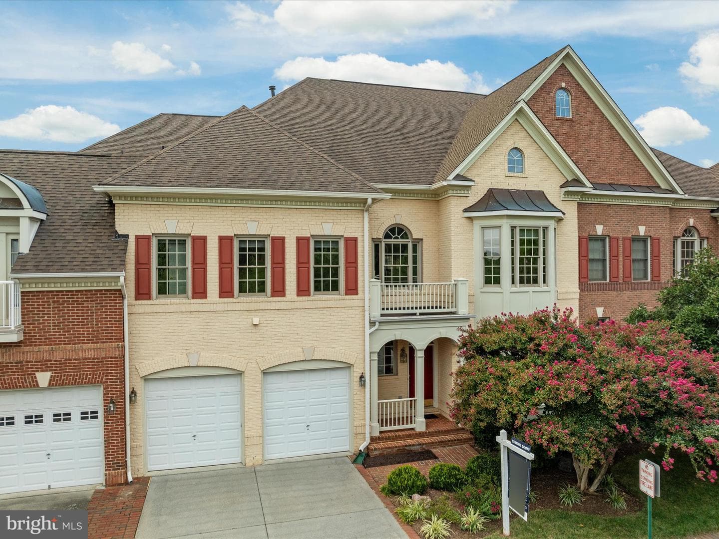 3852 Dickens Way photo 1