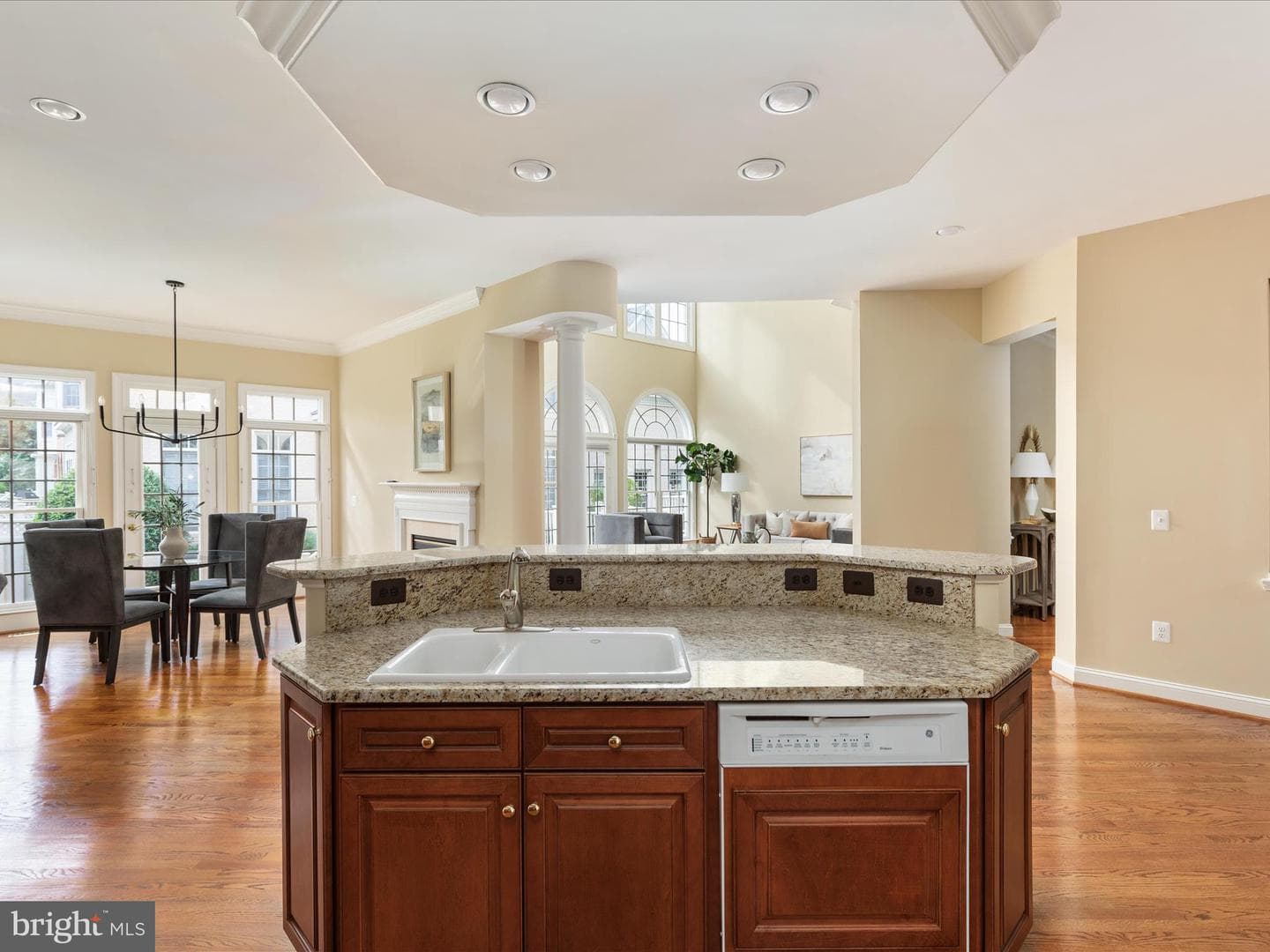 3852 Dickens Way photo 15