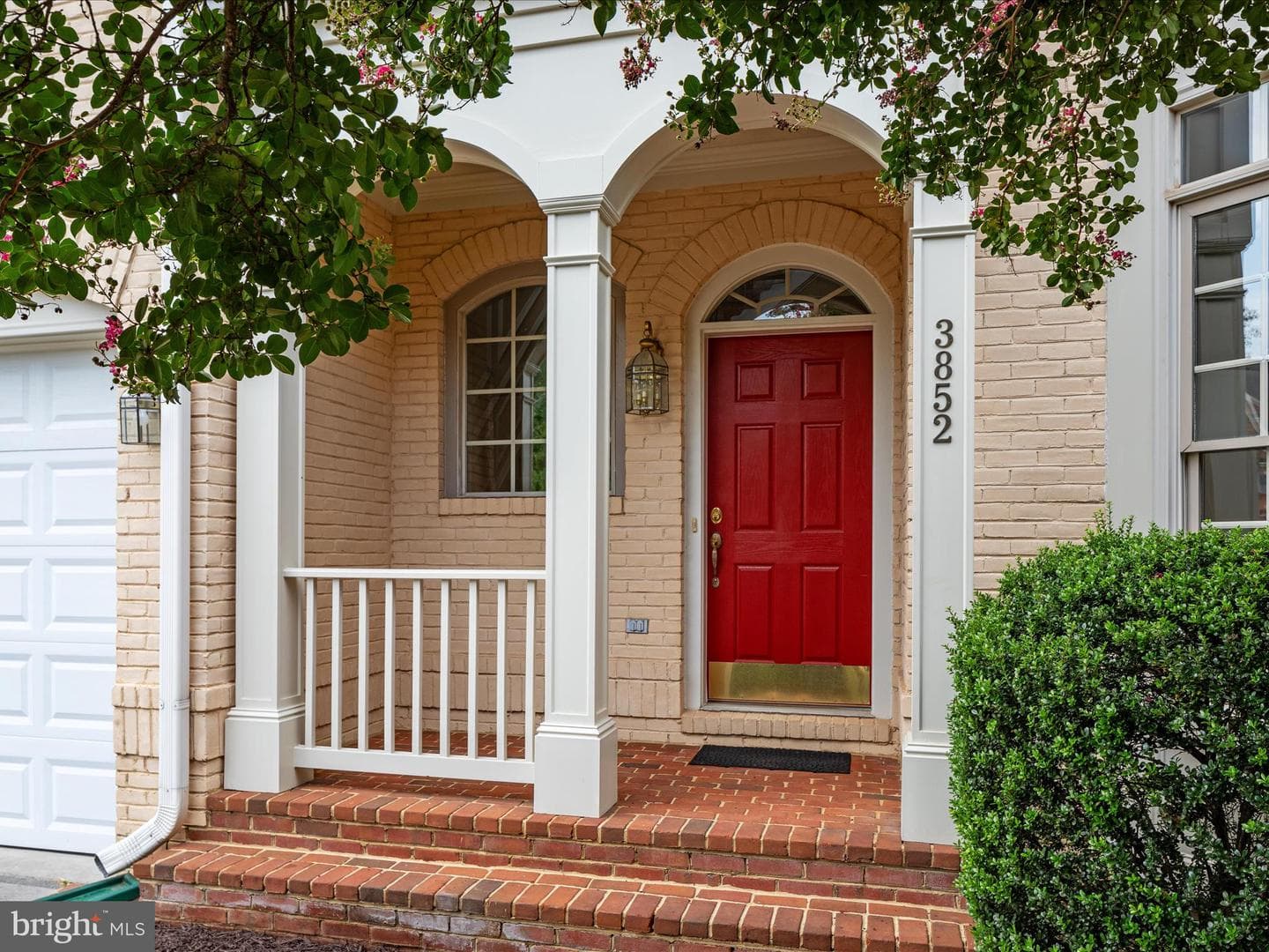 3852 Dickens Way photo 4