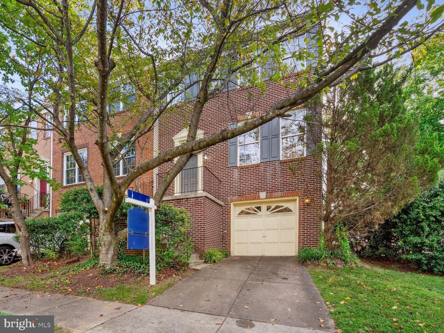2817 Roesh Way photo 2
