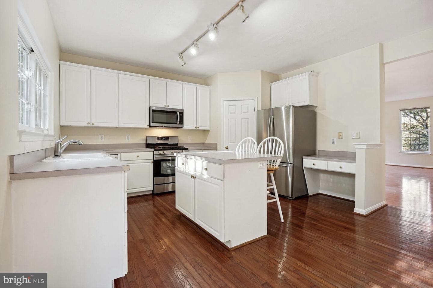 2817 Roesh Way photo 7