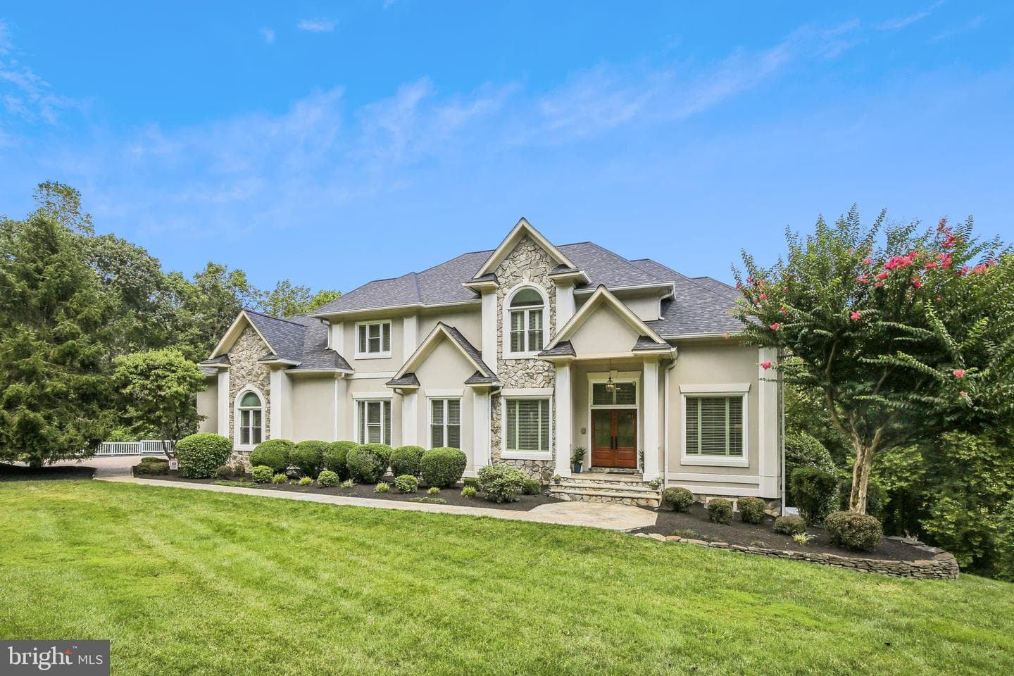 1409 Wynhurst Lane photo 2