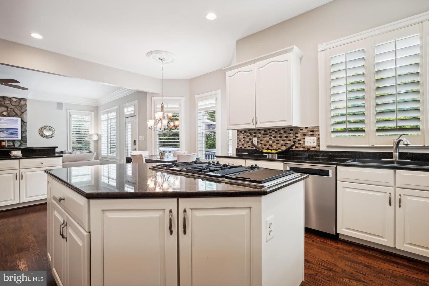 1409 Wynhurst Lane photo 25
