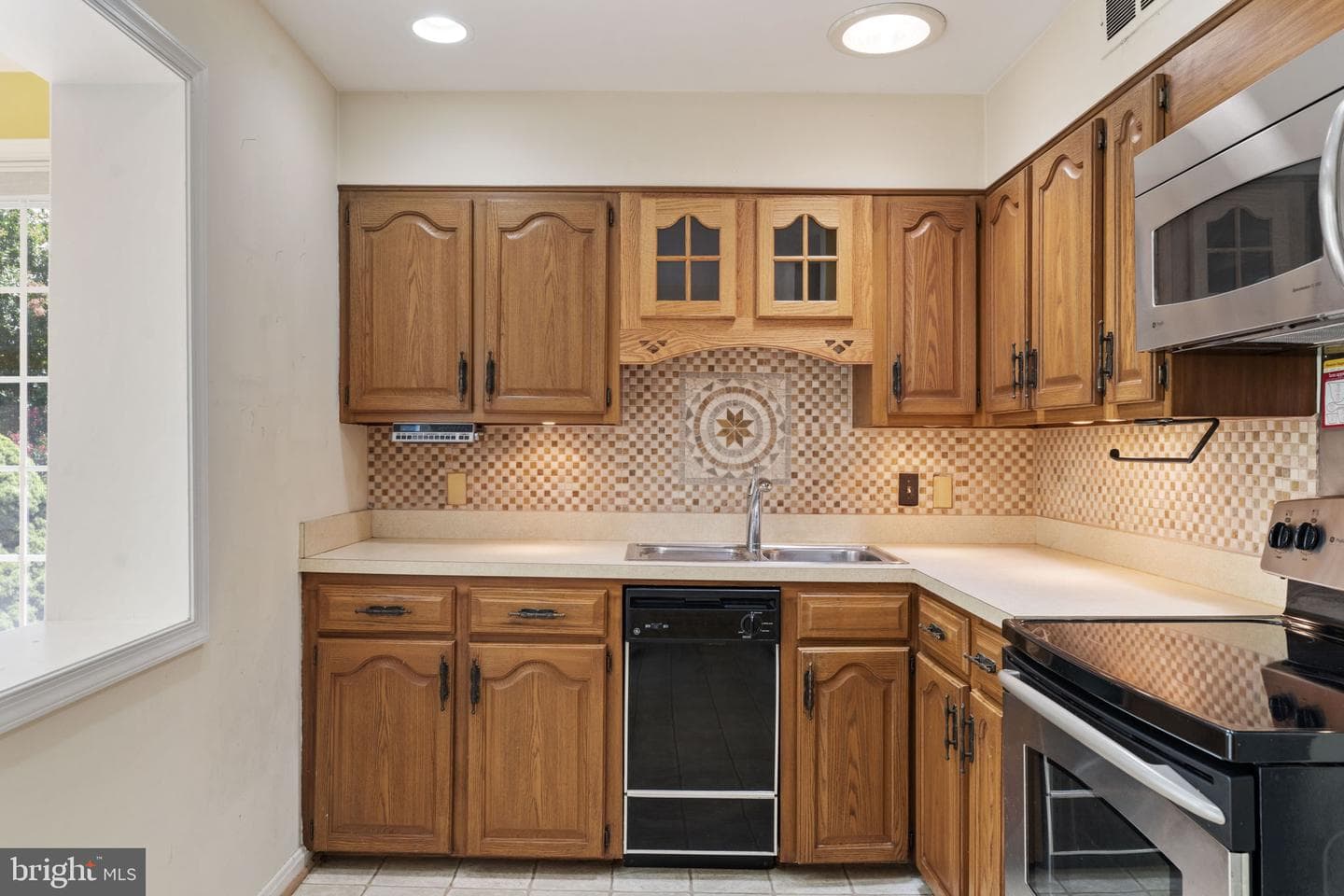 826 Van Buren Street photo 11
