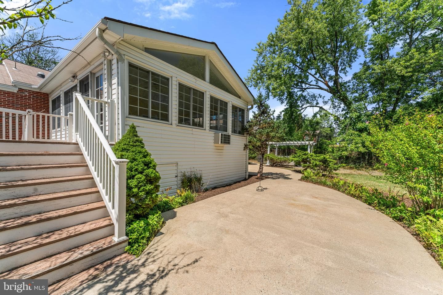 826 Van Buren Street photo 34