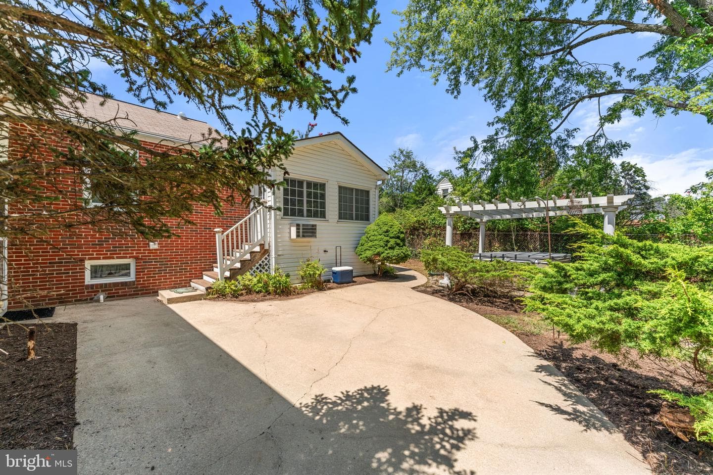 826 Van Buren Street photo 41