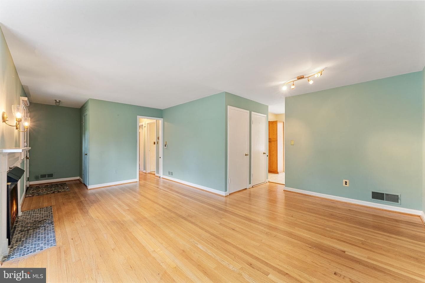 826 Van Buren Street photo 8