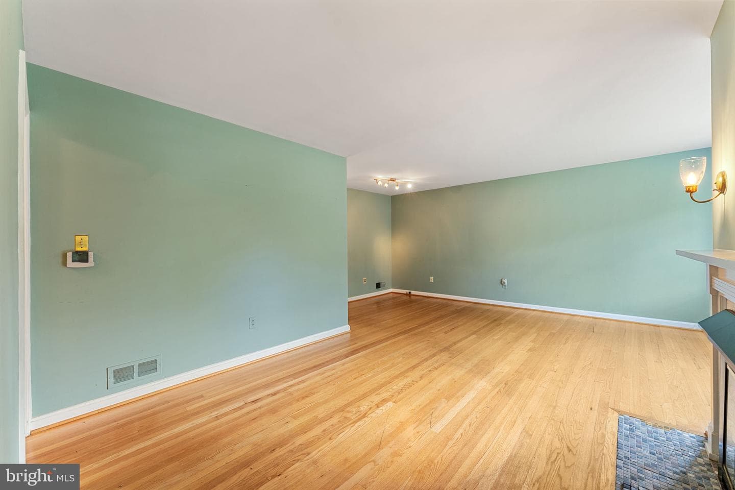 826 Van Buren Street photo 9