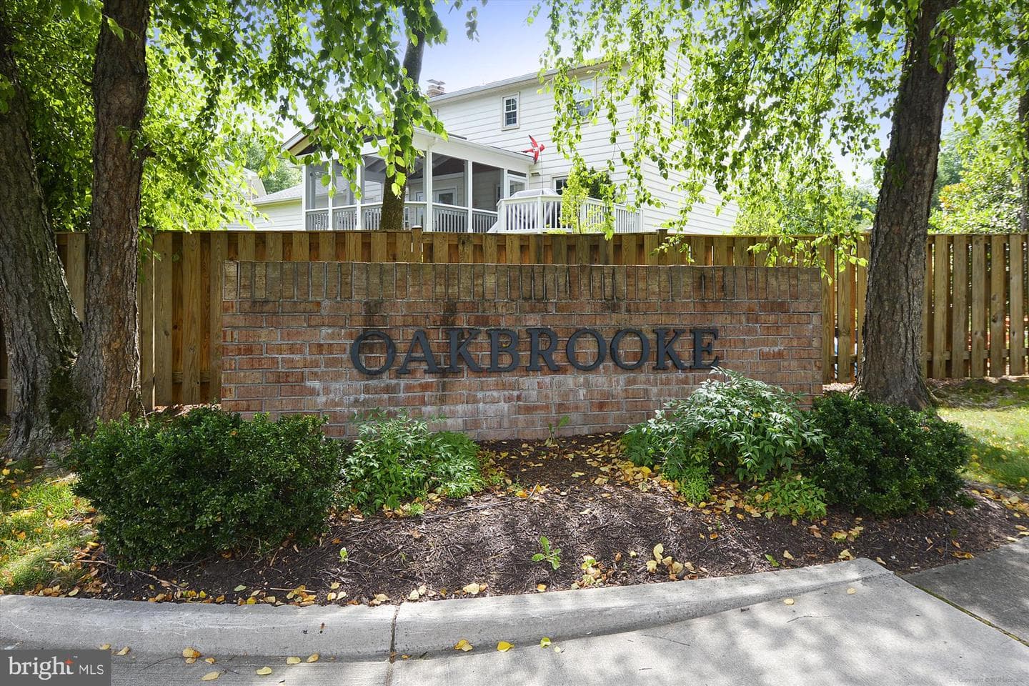 1404 Oakbrooke Avenue photo 2