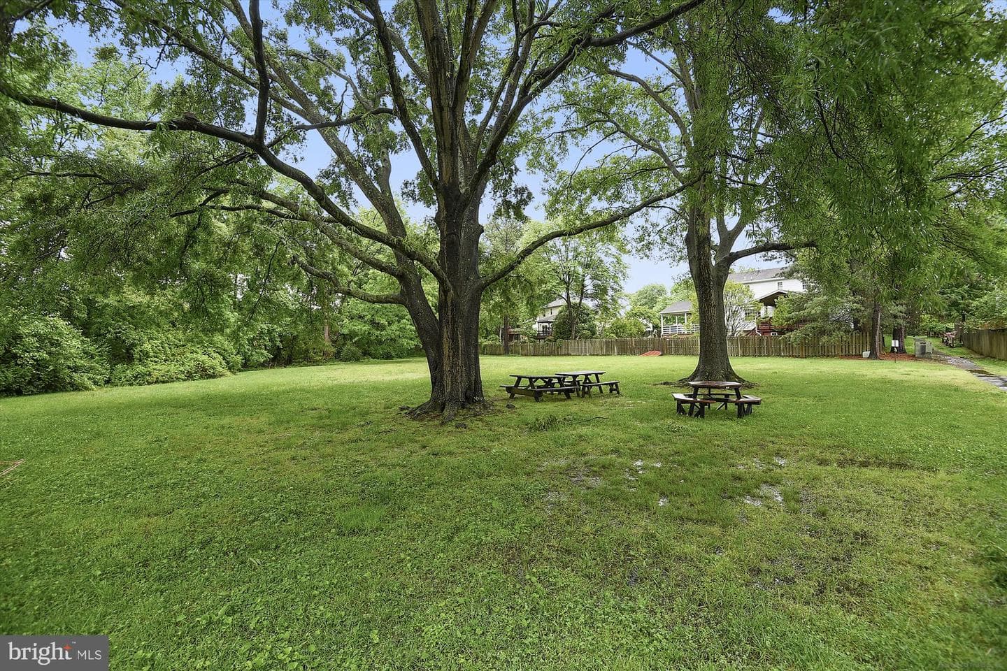 1404 Oakbrooke Avenue photo 37