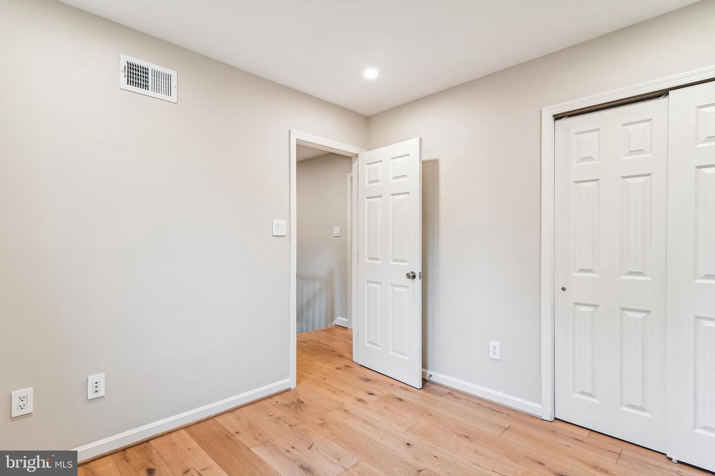 9829 Vale Road photo 31