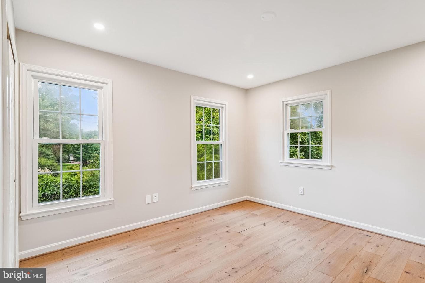 9829 Vale Road photo 32