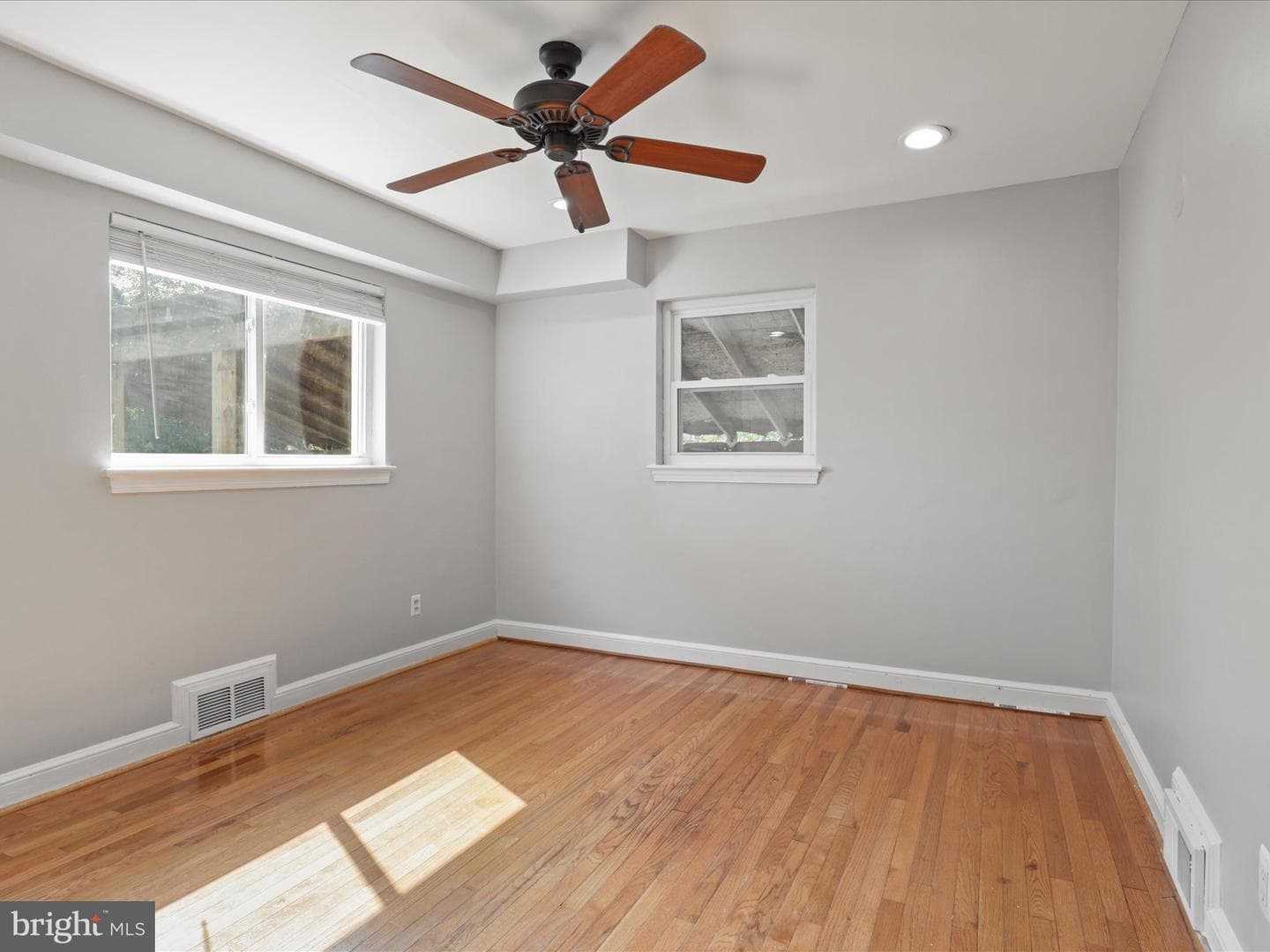 6019 Frederick Street photo 25