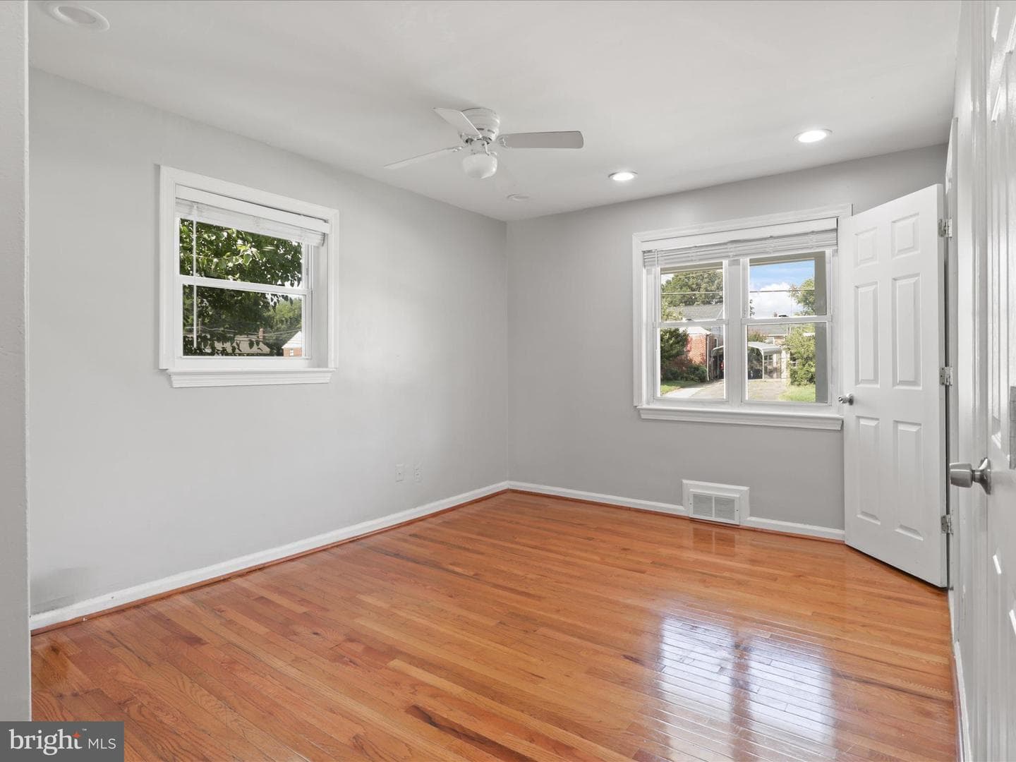 6019 Frederick Street photo 29