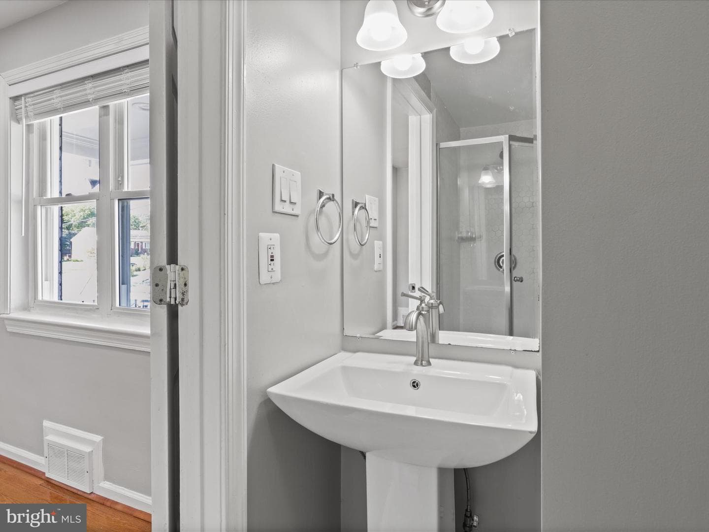 6019 Frederick Street photo 35