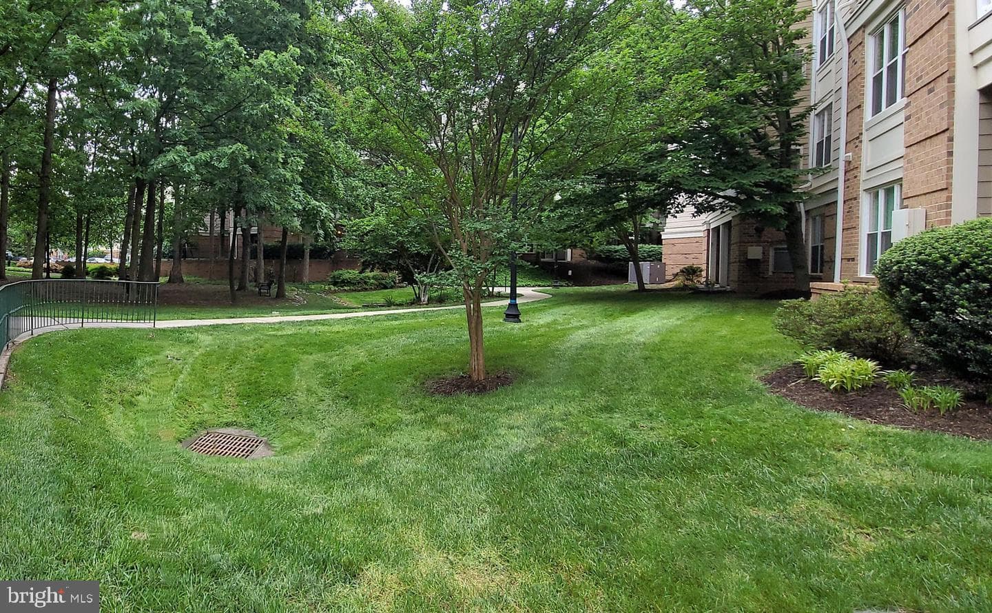 2204 Westcourt Lane #209 photo 30