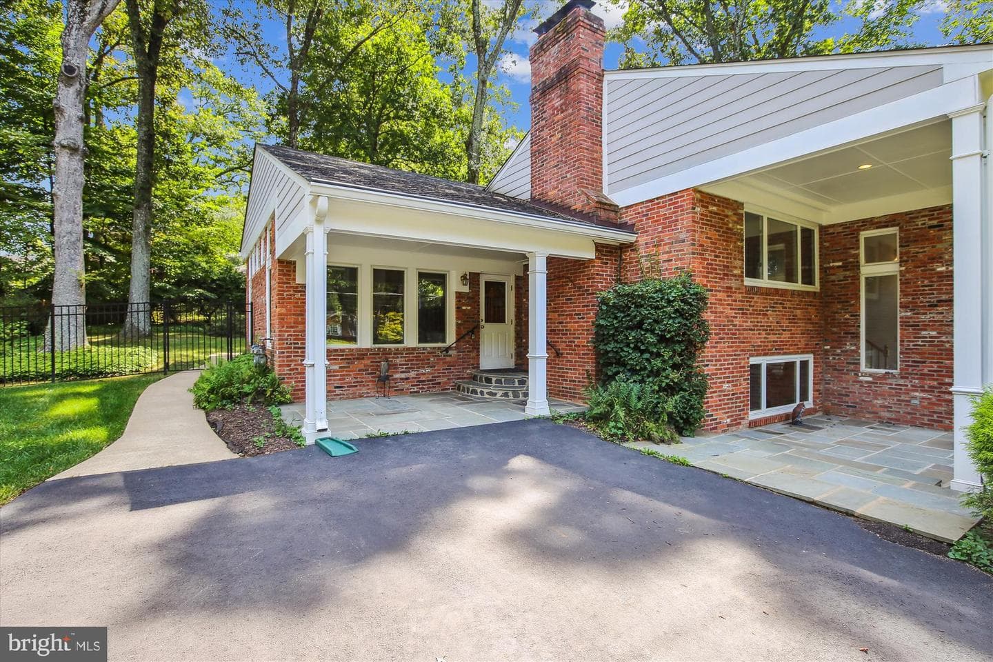 2441 Luckett Avenue photo 3