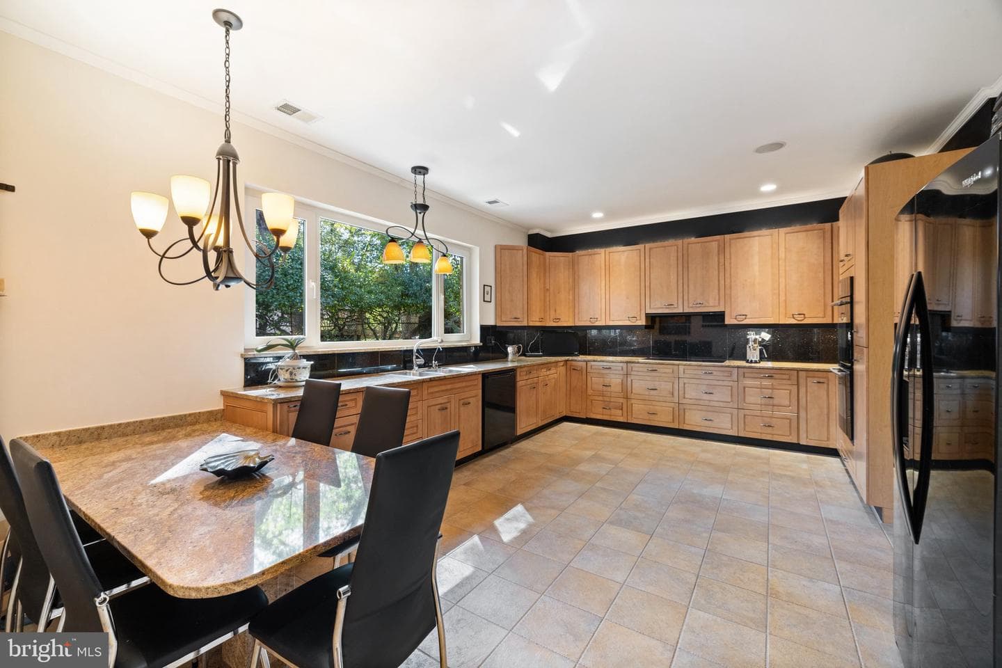 1640 Irvin photo 12