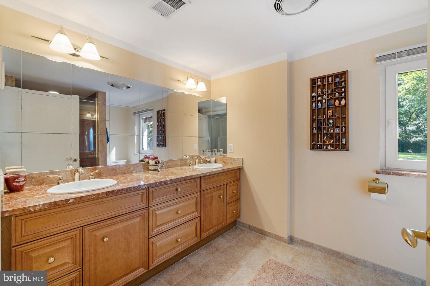 1640 Irvin photo 19
