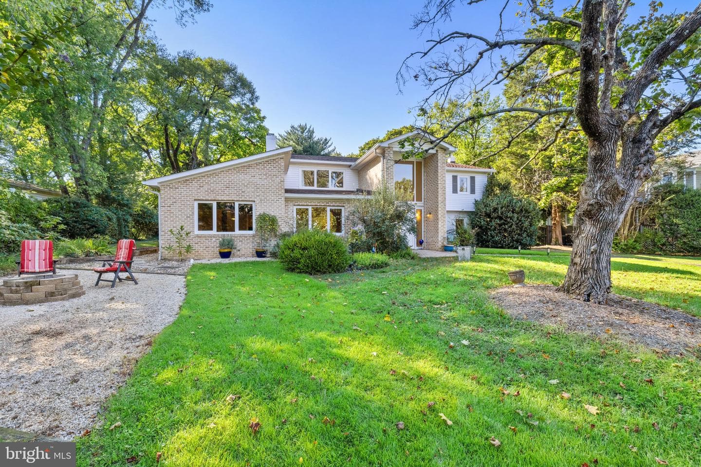 1640 Irvin photo 2