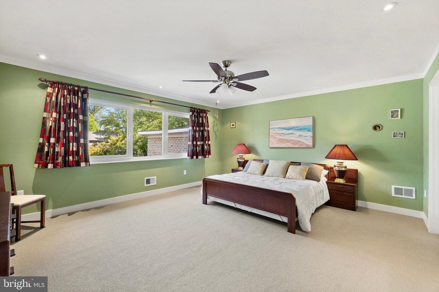 1640 Irvin photo 20