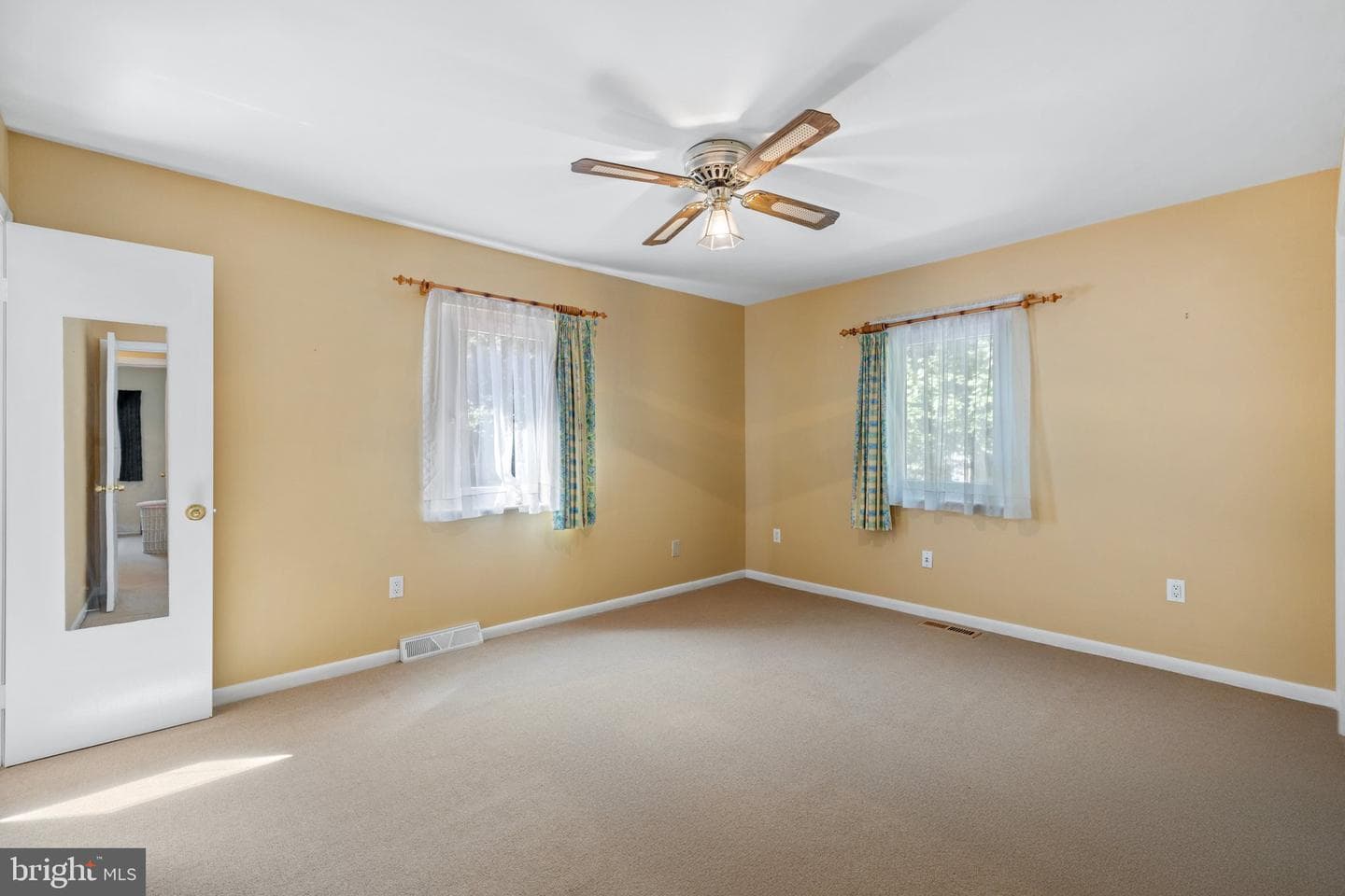 1640 Irvin photo 23