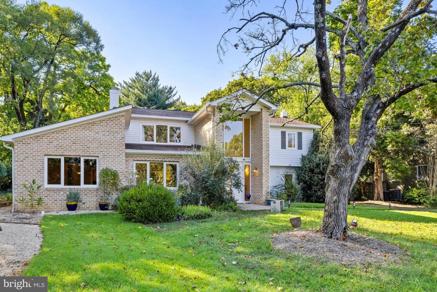1640 Irvin photo 3
