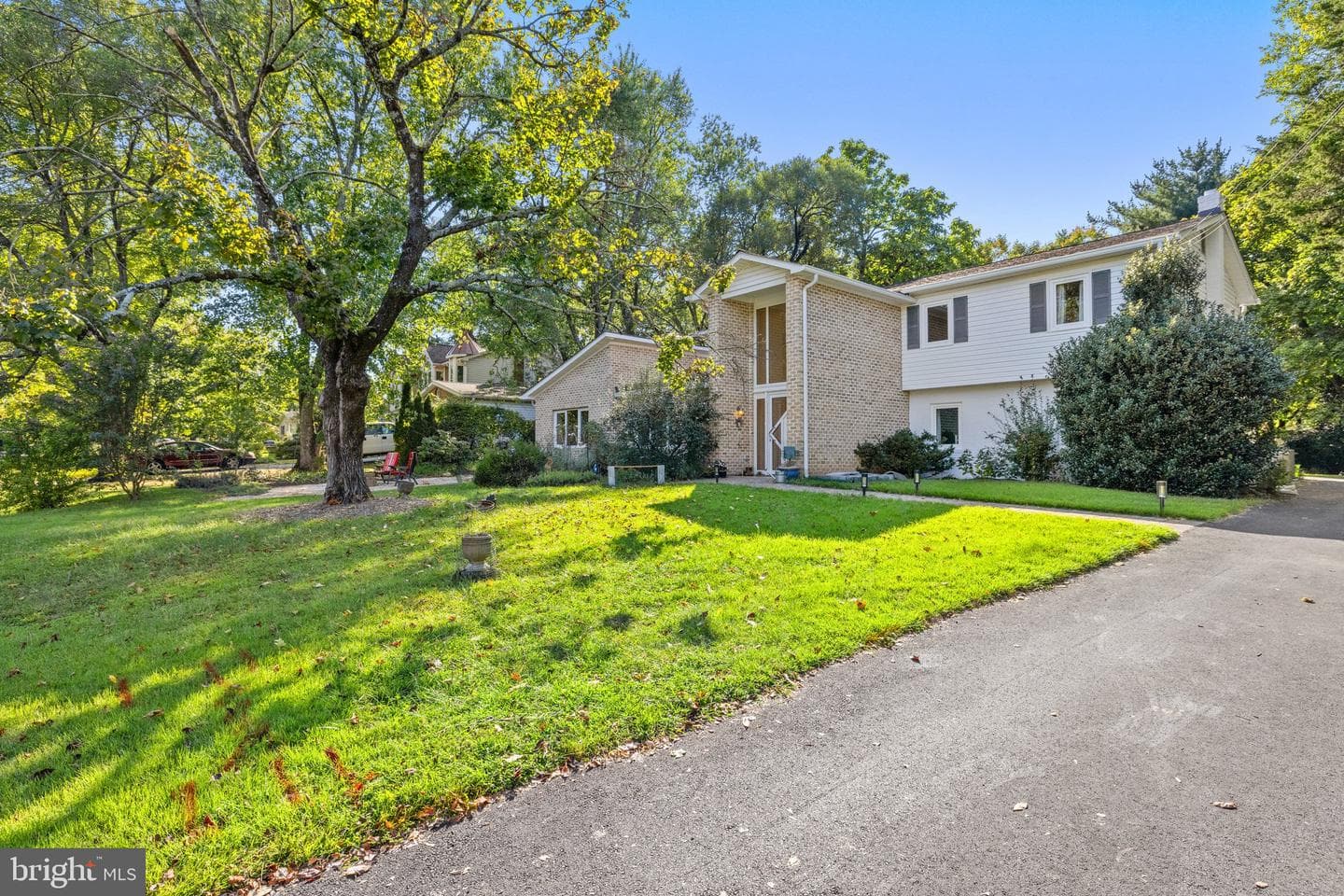 1640 Irvin photo 4