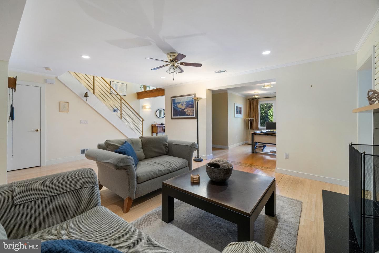 1640 Irvin photo 6