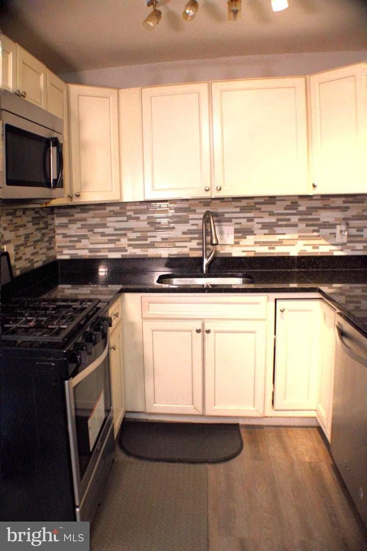 2212 Chamblee Place photo 12