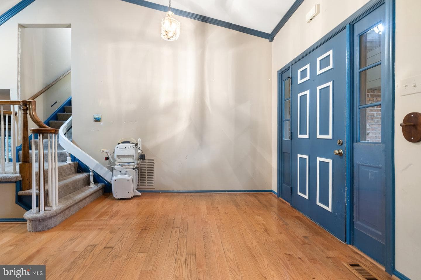9866 Natick Road photo 6