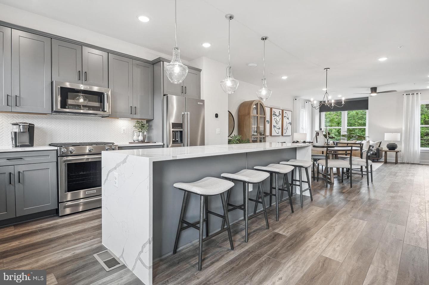10811 Cedar Avenue photo 3