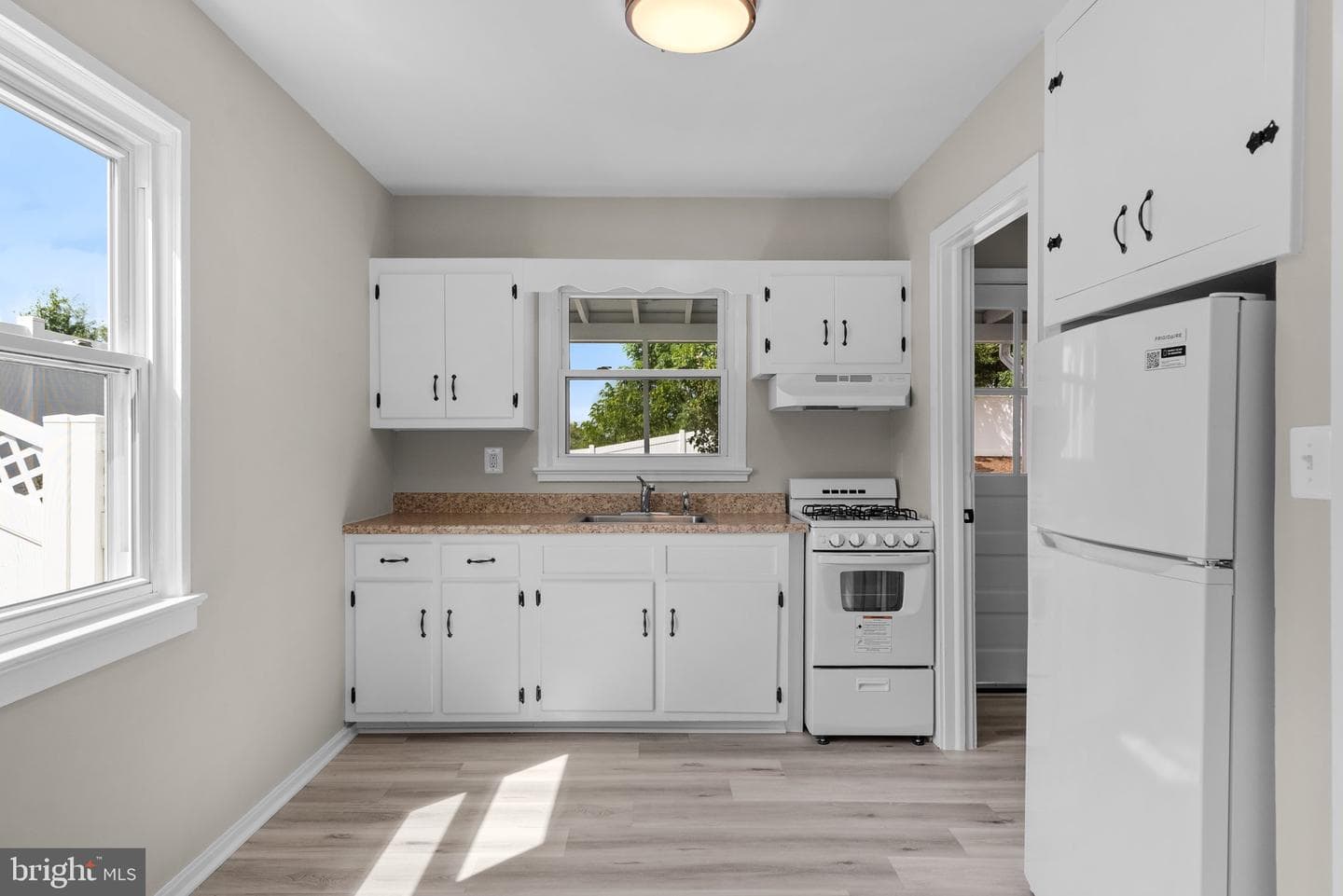 5652 Kathryn Street photo 10