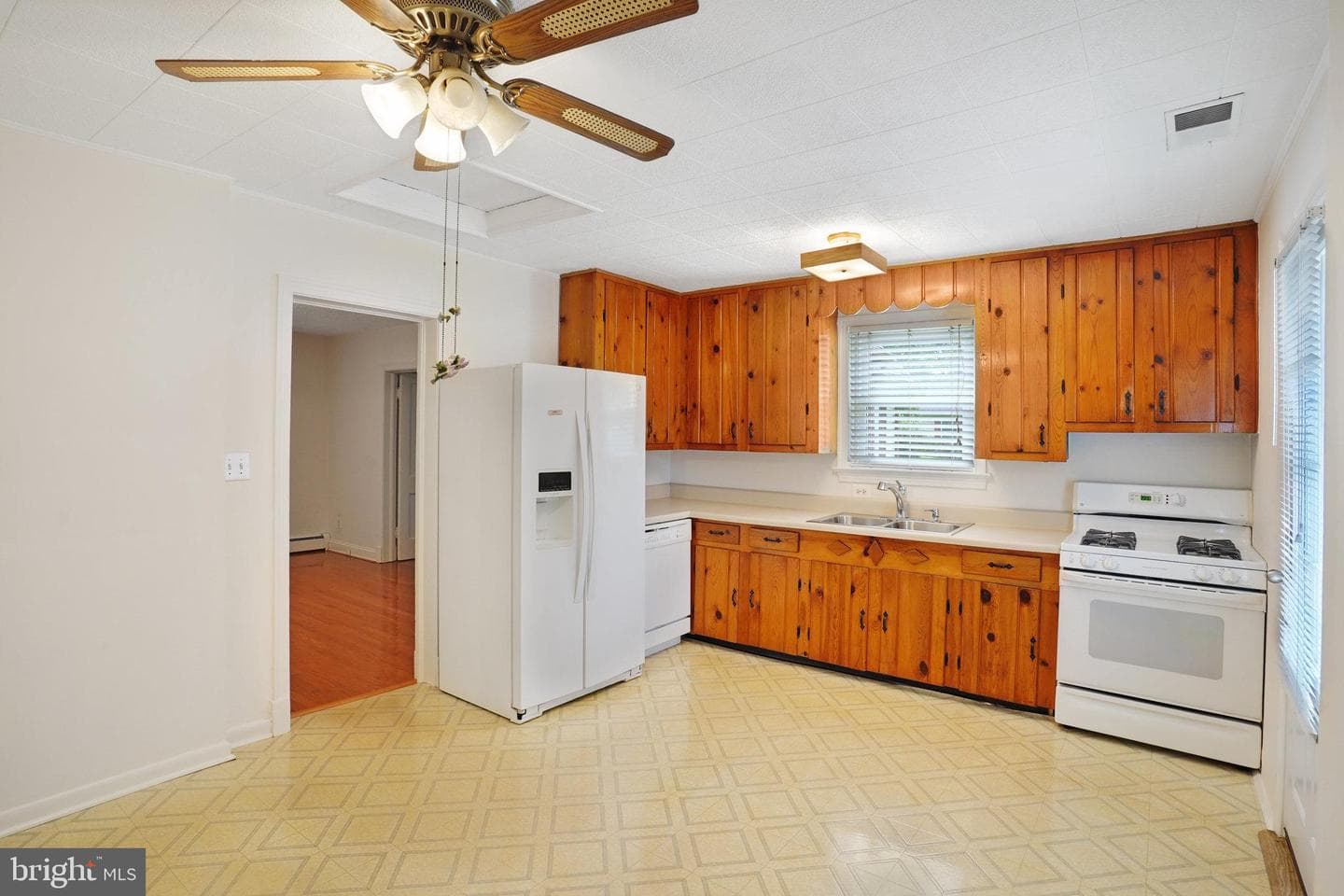 13826 Eames Avenue photo 21